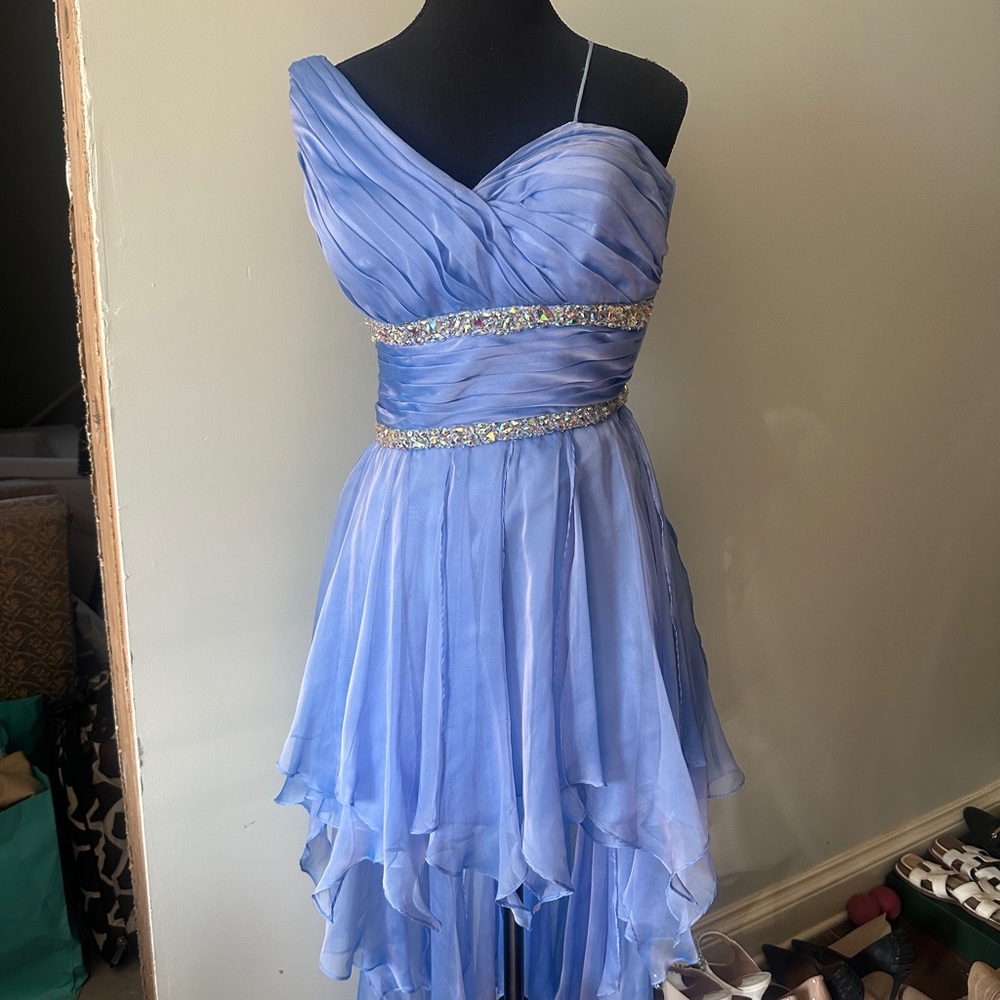 Elegant Light Blue Chiffon Dress with Beaded Waist